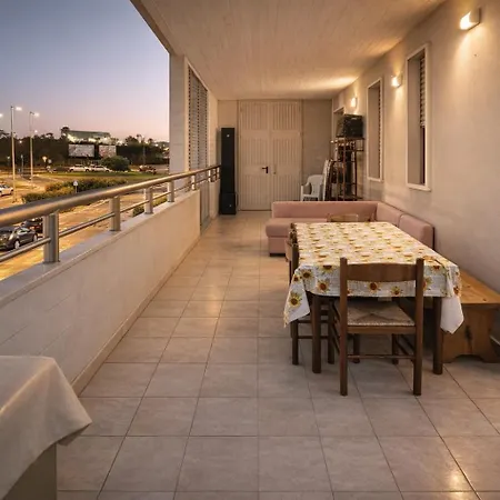 Terminal House * בארי